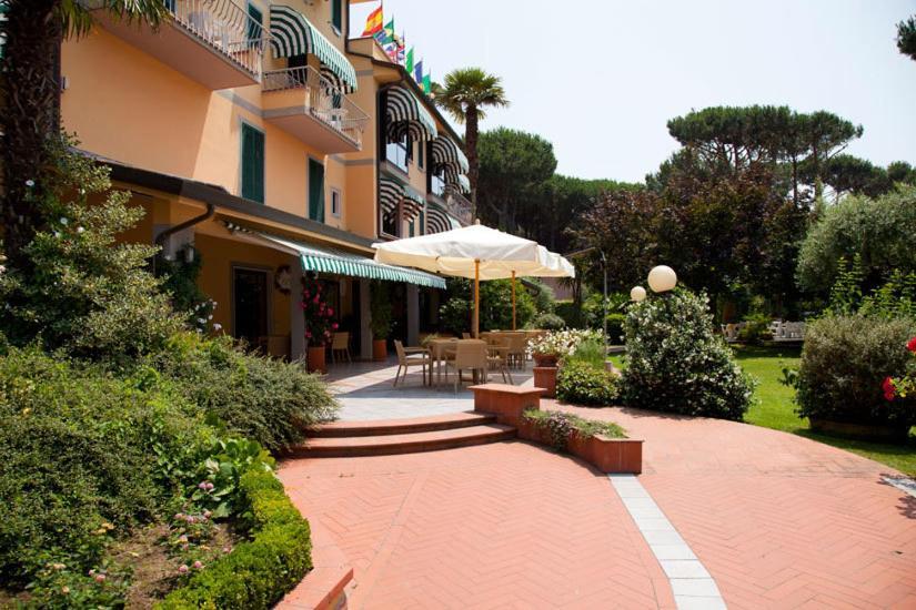 Hotel Gemma Del Mare مارينا دي بييتراسانْت المظهر الخارجي الصورة