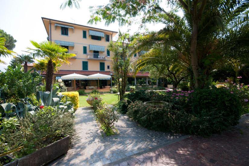 Hotel Gemma Del Mare مارينا دي بييتراسانْت المظهر الخارجي الصورة