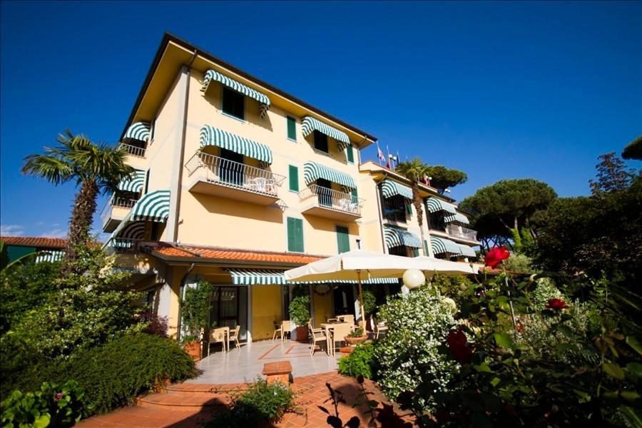 Hotel Gemma Del Mare مارينا دي بييتراسانْت المظهر الخارجي الصورة