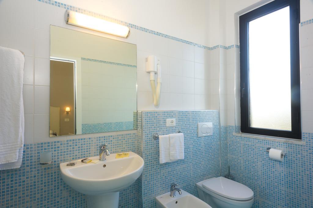 Hotel Gemma Del Mare مارينا دي بييتراسانْت المظهر الخارجي الصورة