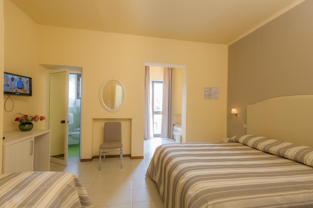Hotel Gemma Del Mare مارينا دي بييتراسانْت المظهر الخارجي الصورة