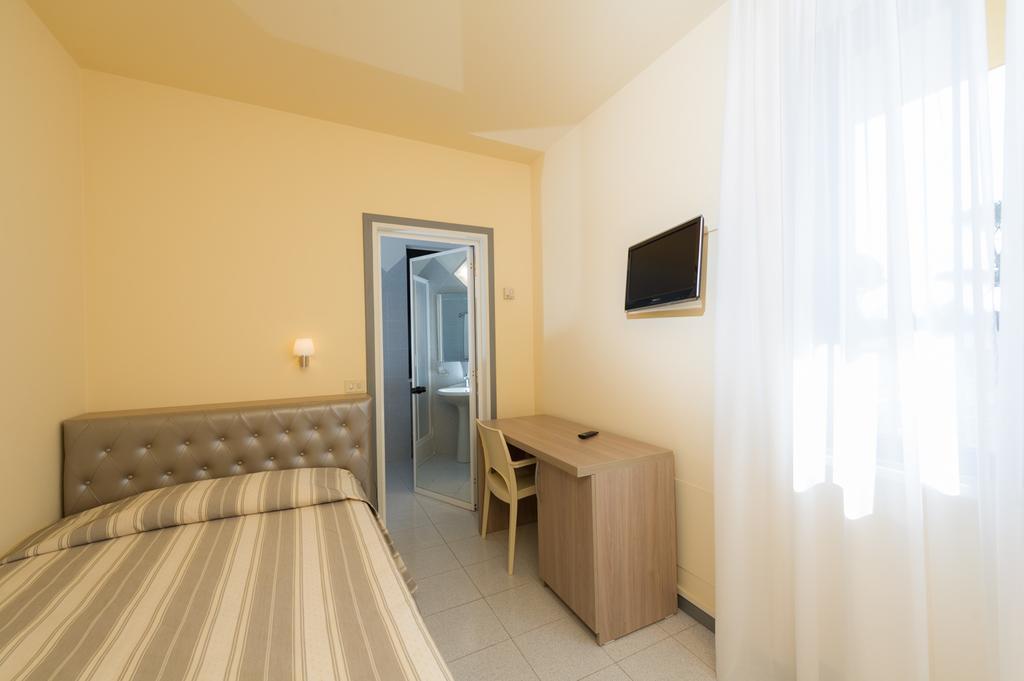 Hotel Gemma Del Mare مارينا دي بييتراسانْت المظهر الخارجي الصورة