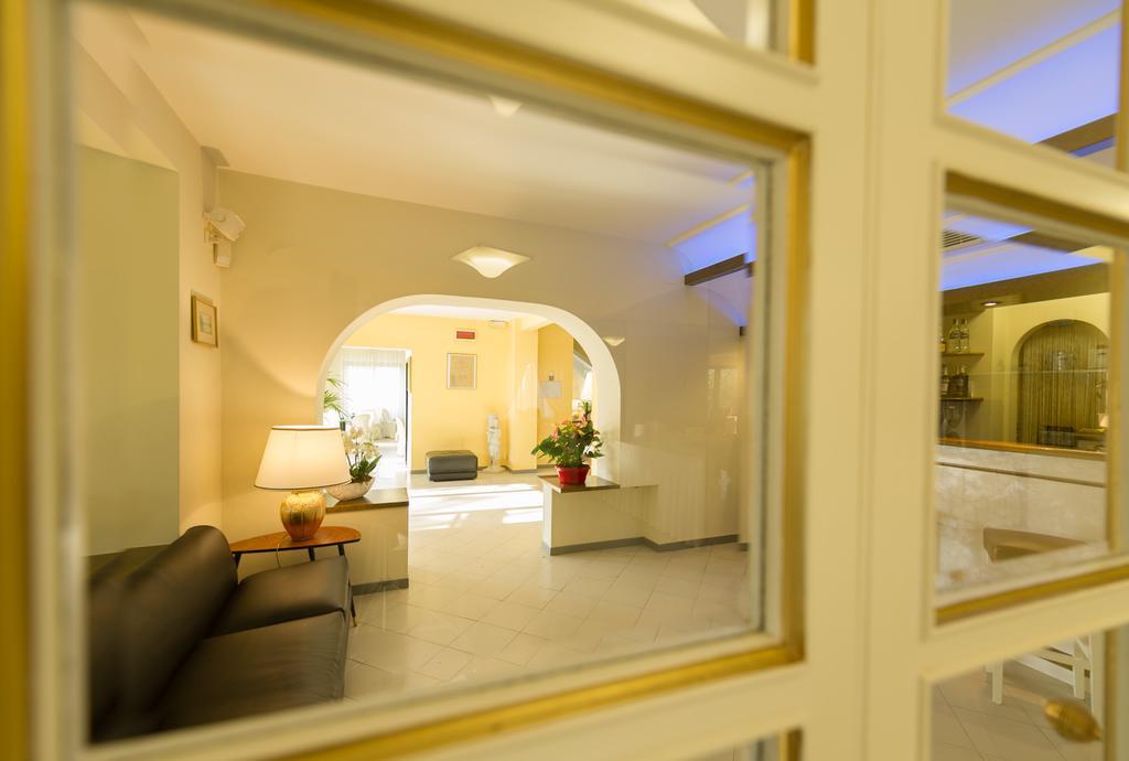 Hotel Gemma Del Mare مارينا دي بييتراسانْت المظهر الخارجي الصورة
